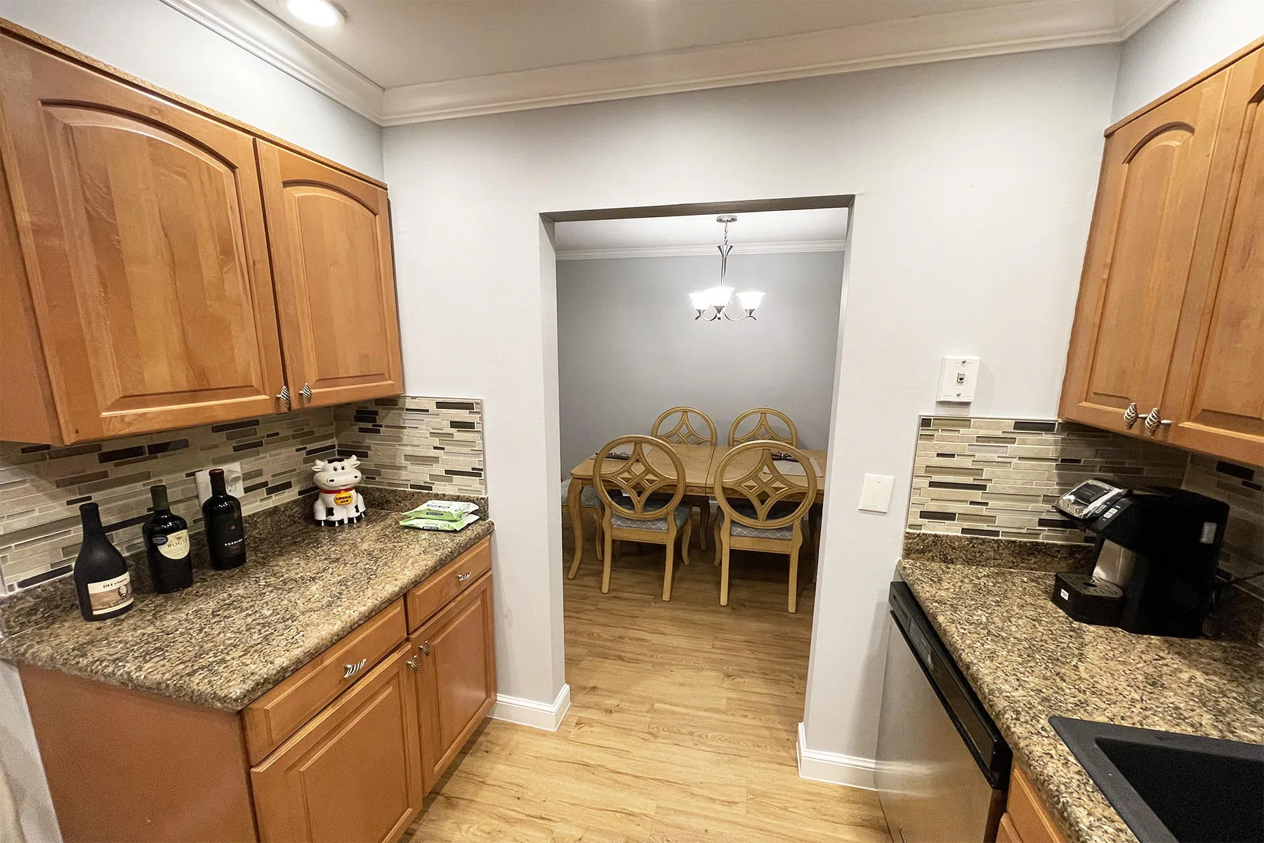 Kitchen to dining way