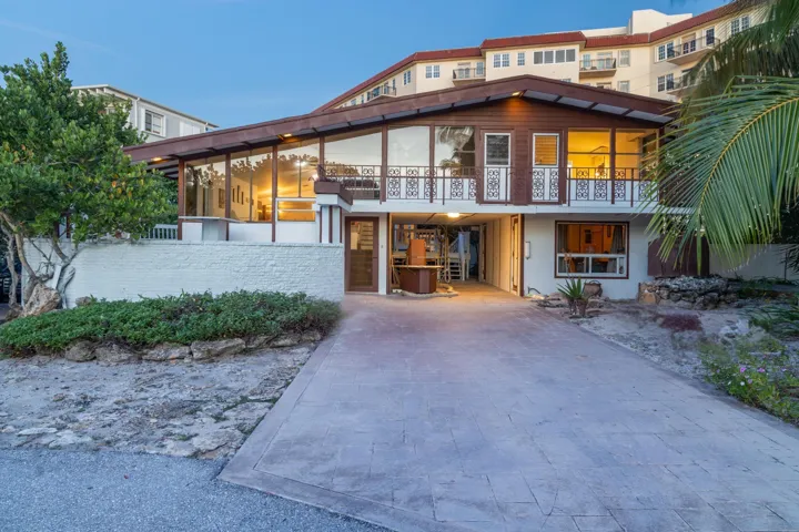 South Palm Beach living