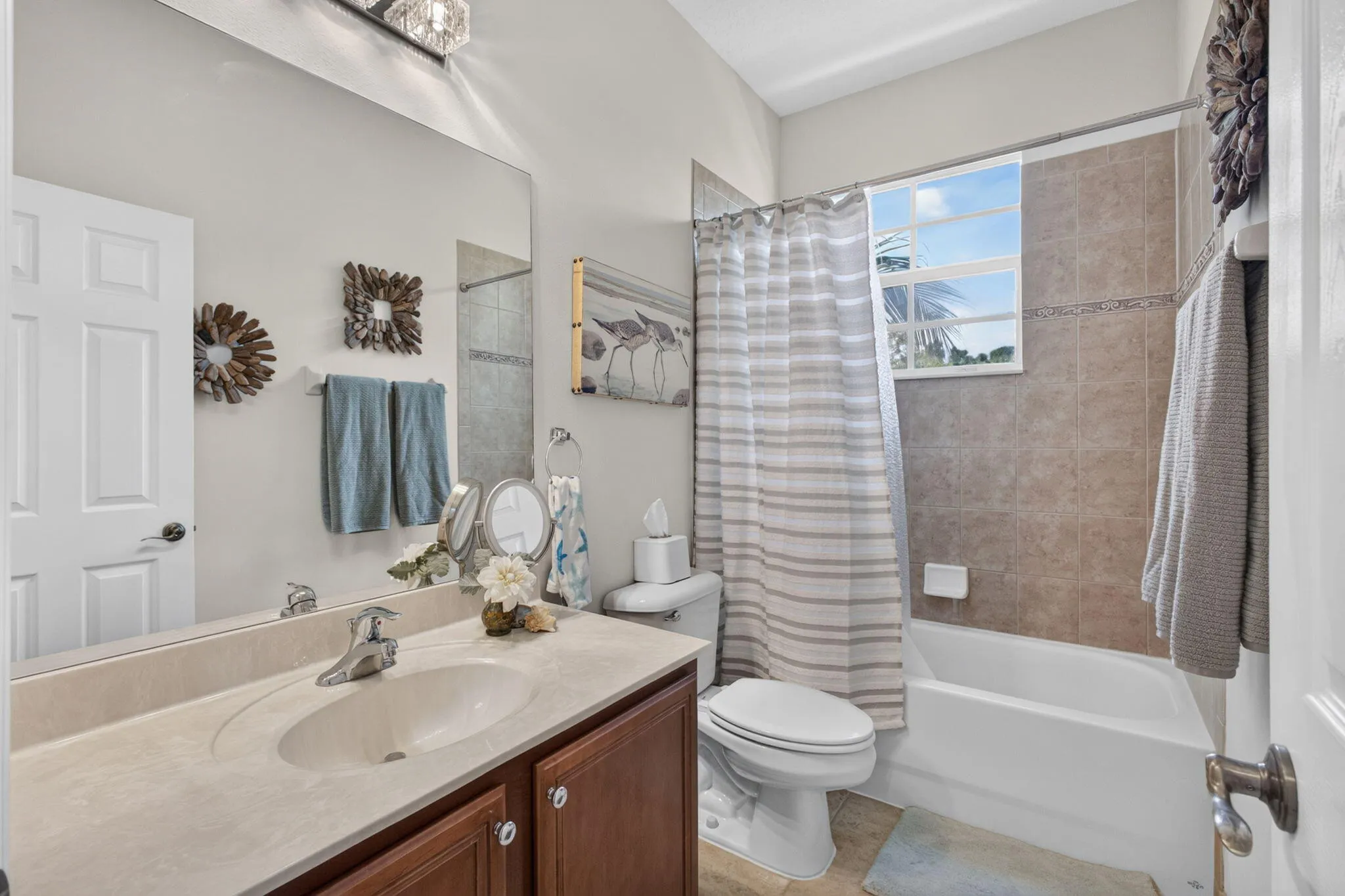 secondary full bath