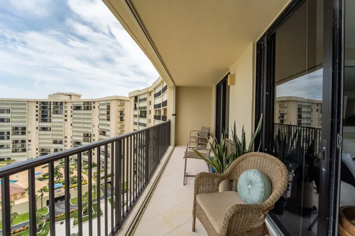 balcony