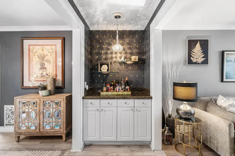 Dry Bar