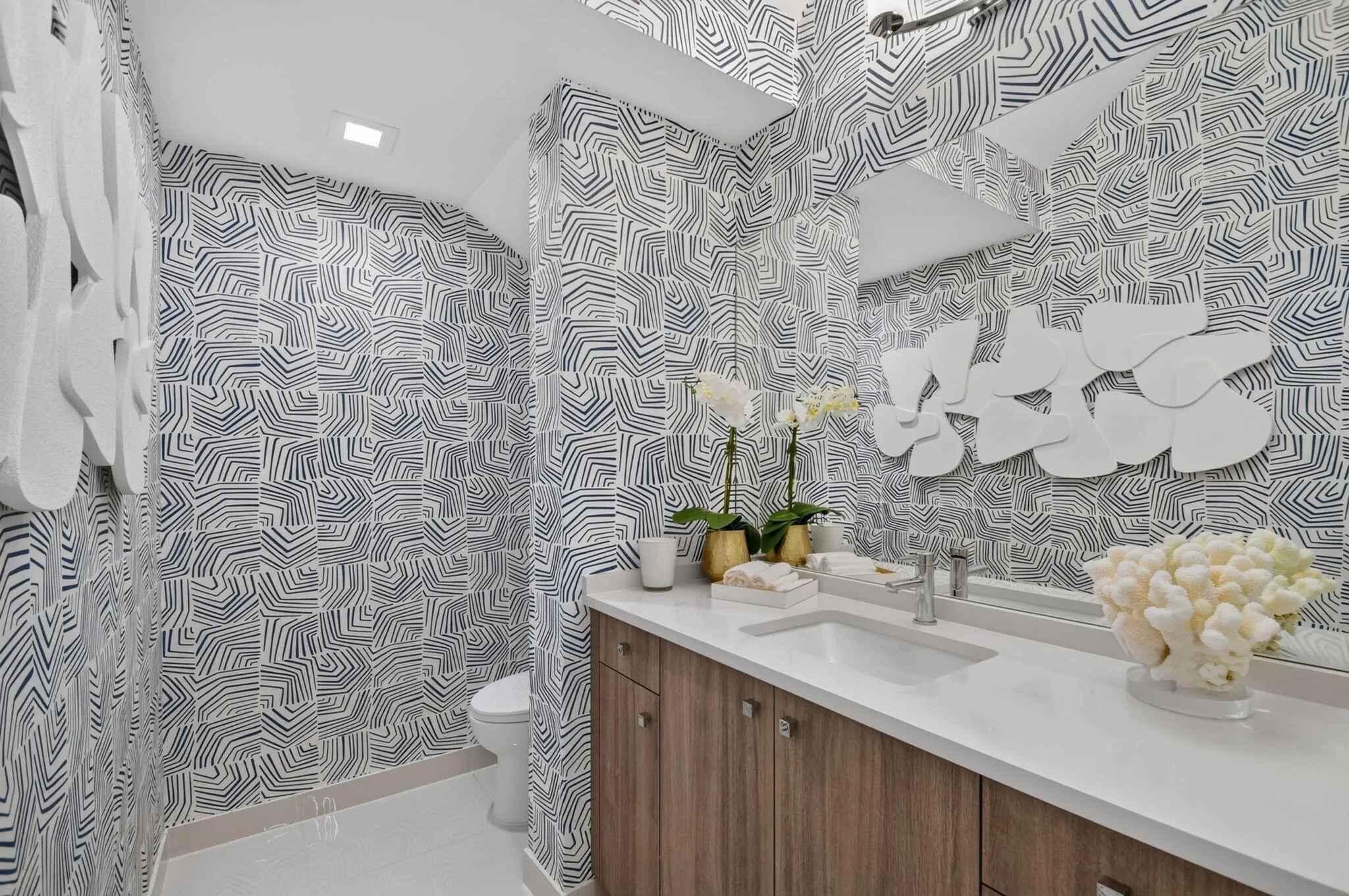 Photos shown are of the builder's model home and are for illustrative purposes only. Actual home, finishes, features, colors, and selections may vary.