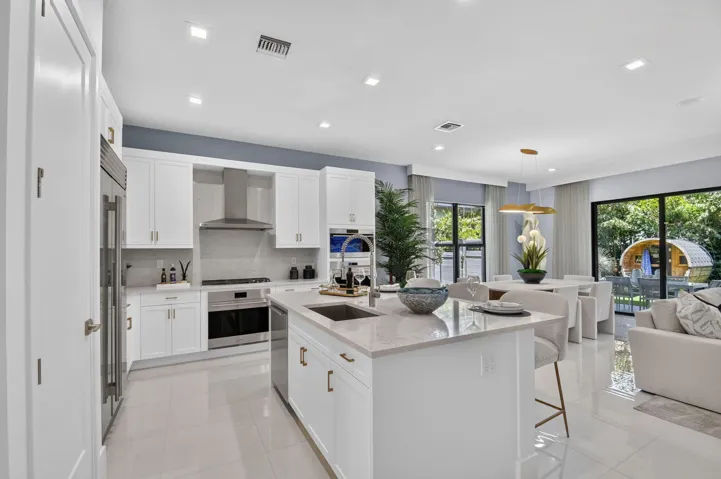 Photos shown are of the builder's model home and are for illustrative purposes only. Actual home, finishes, features, colors, and selections may vary.