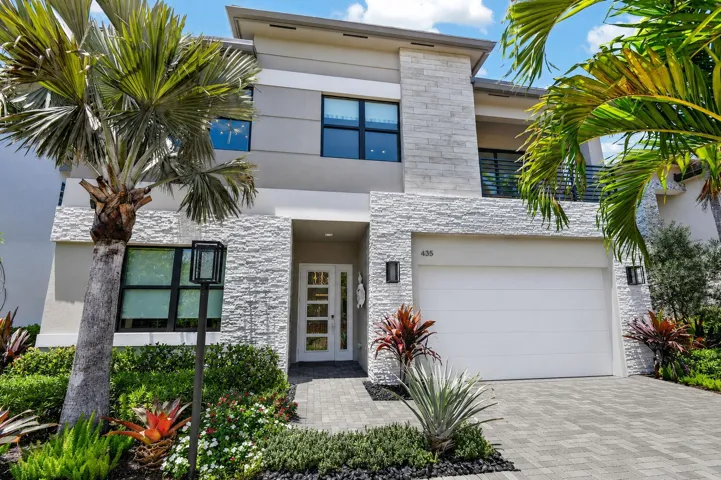 Photos shown are of the builder's model home and are for illustrative purposes only. Actual home, finishes, features, colors, and selections may vary.