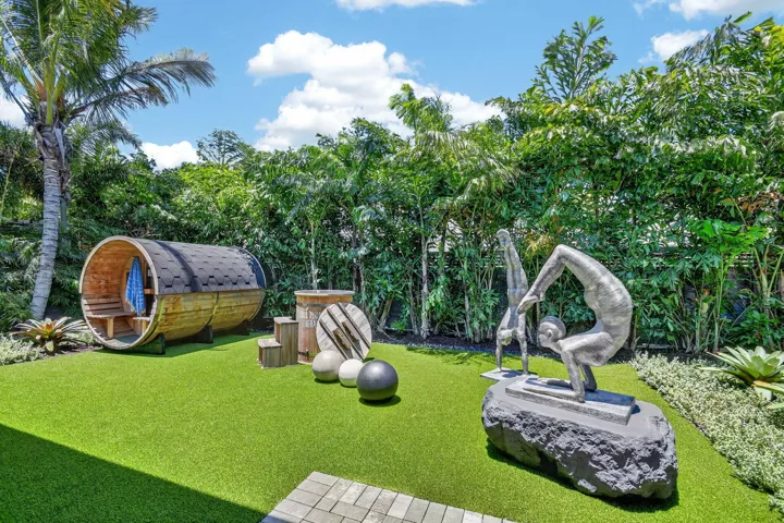 Photos shown are of the builder's model home and are for illustrative purposes only. Actual home, finishes, features, colors, and selections may vary.