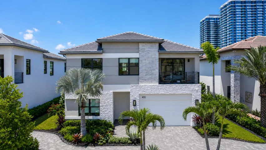 Photos shown are of the builder's model home and are for illustrative purposes only. Actual home, finishes, features, colors, and selections may vary.