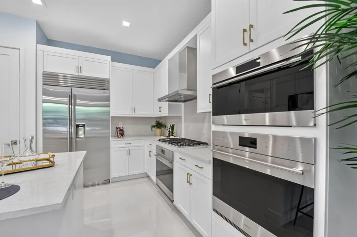 Photos shown are of the builder's model home and are for illustrative purposes only. Actual home, finishes, features, colors, and selections may vary.