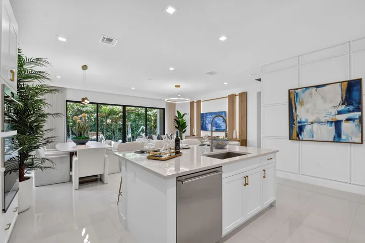 Photos shown are of the builder's model home and are for illustrative purposes only. Actual home, finishes, features, colors, and selections may vary.