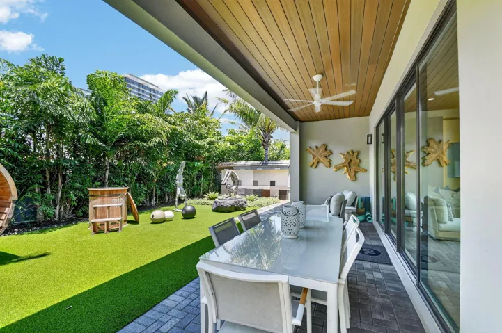 Photos shown are of the builder's model home and are for illustrative purposes only. Actual home, finishes, features, colors, and selections may vary.