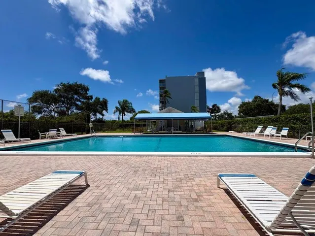 5700 202 POOL 2