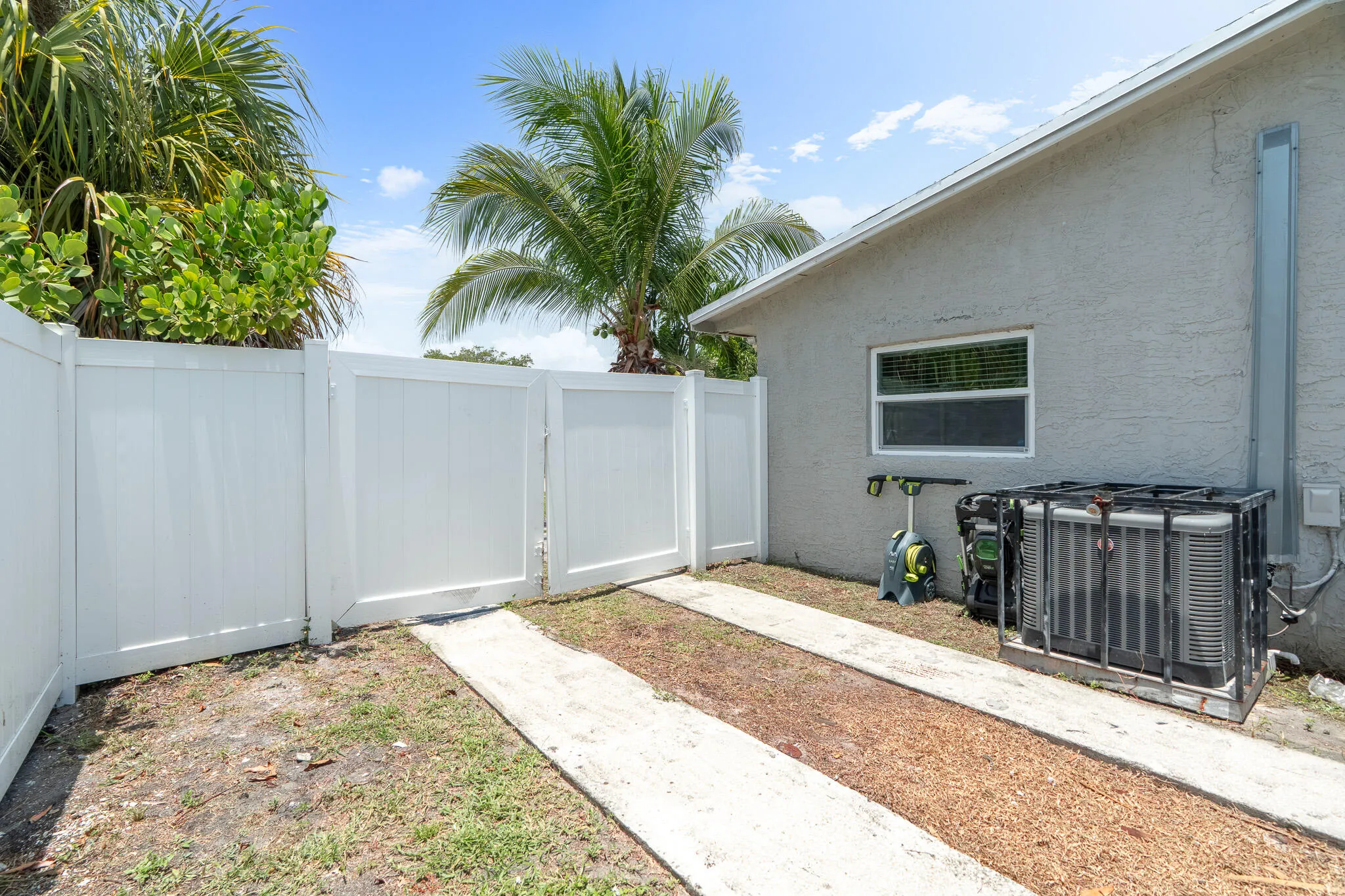 Extra large gate to backyard for boat trailer of mobile home!