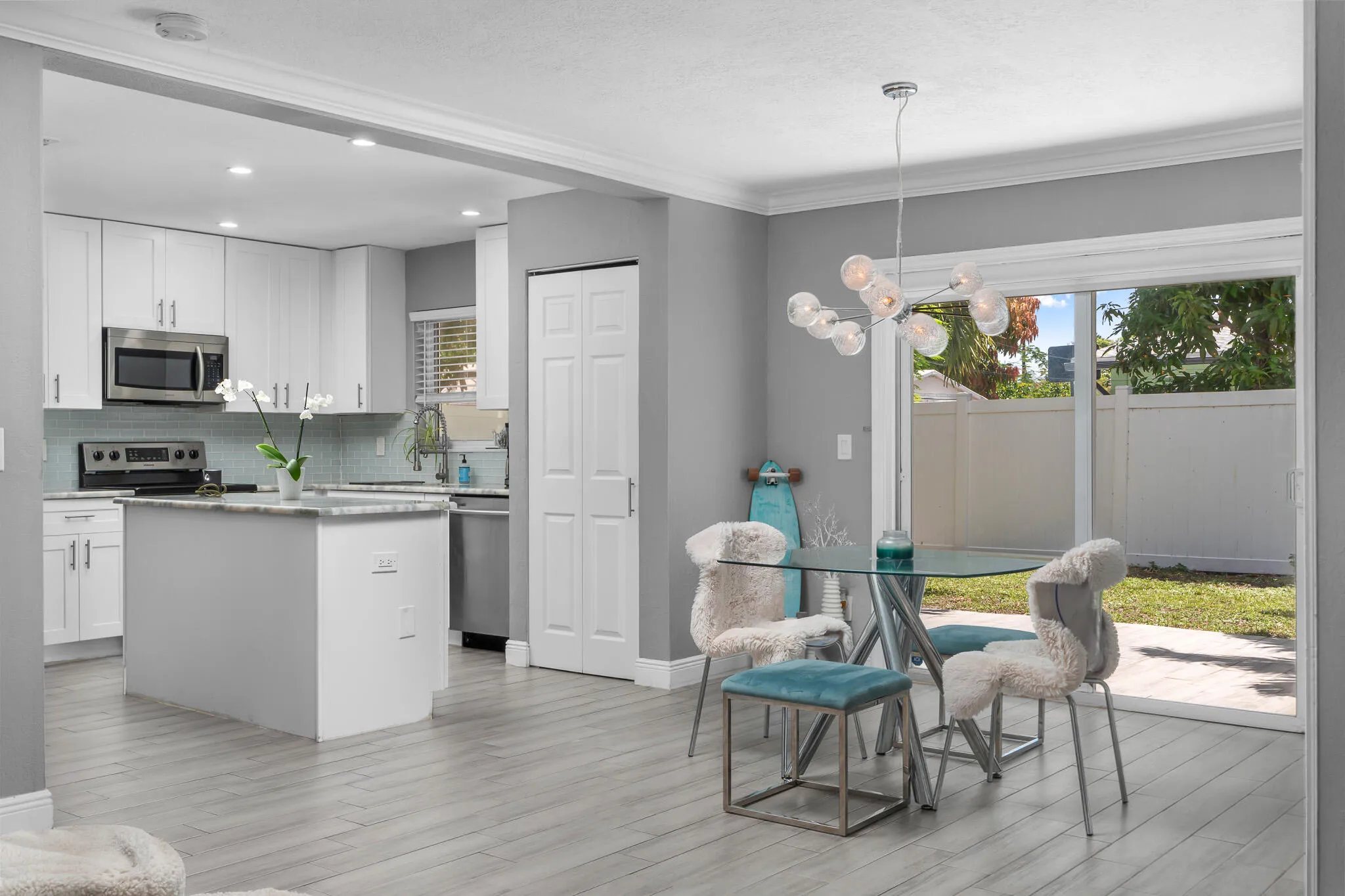 Dining/kitchen area
