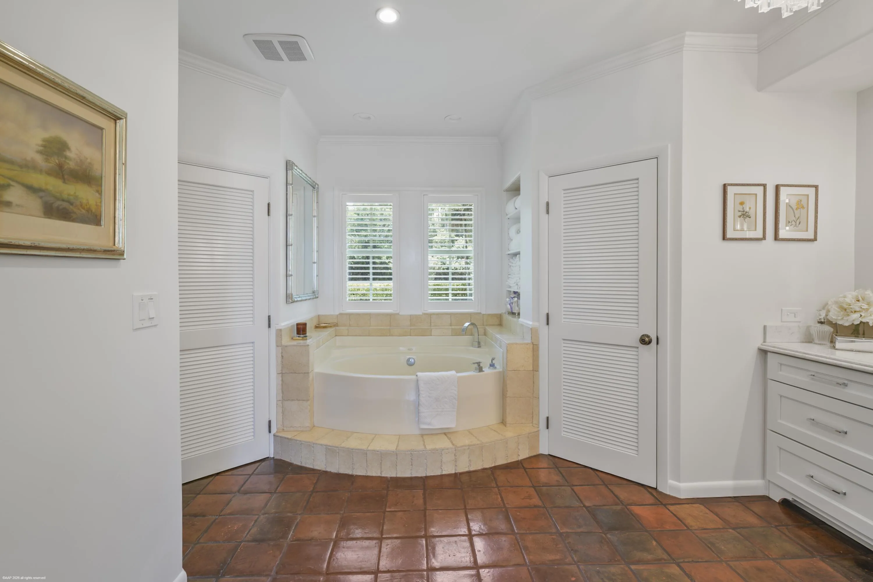 Primary En-Suite bathroom