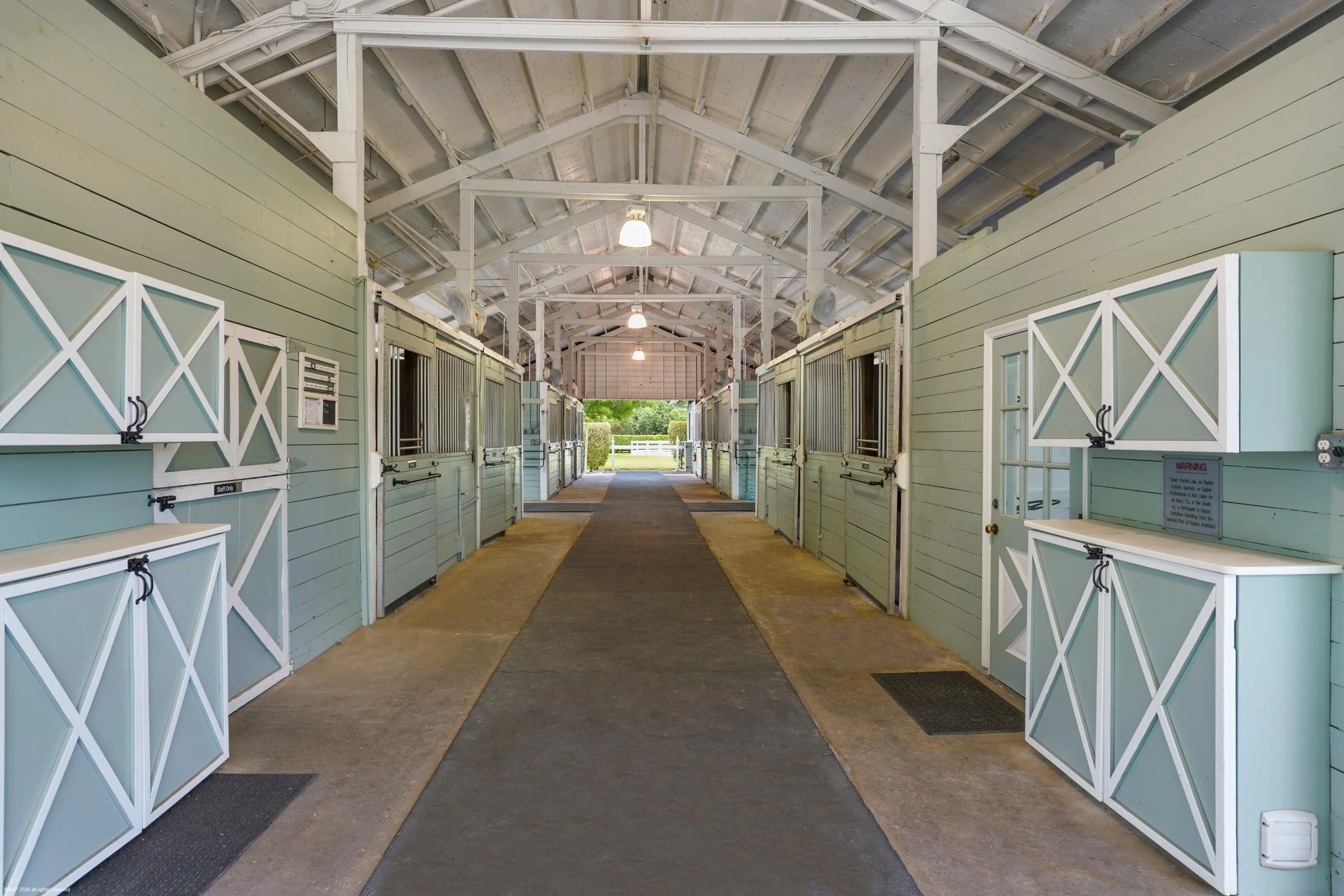 Center-Aisle Stable