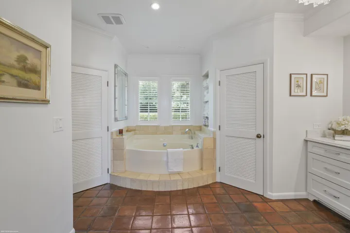 Primary En-Suite bathroom