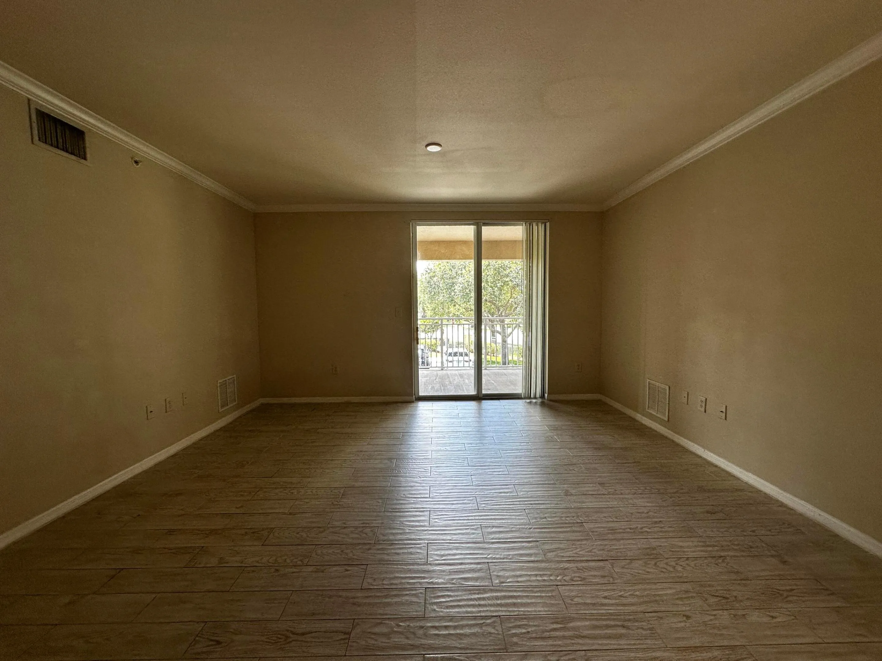 Large living area wood grain look Tile