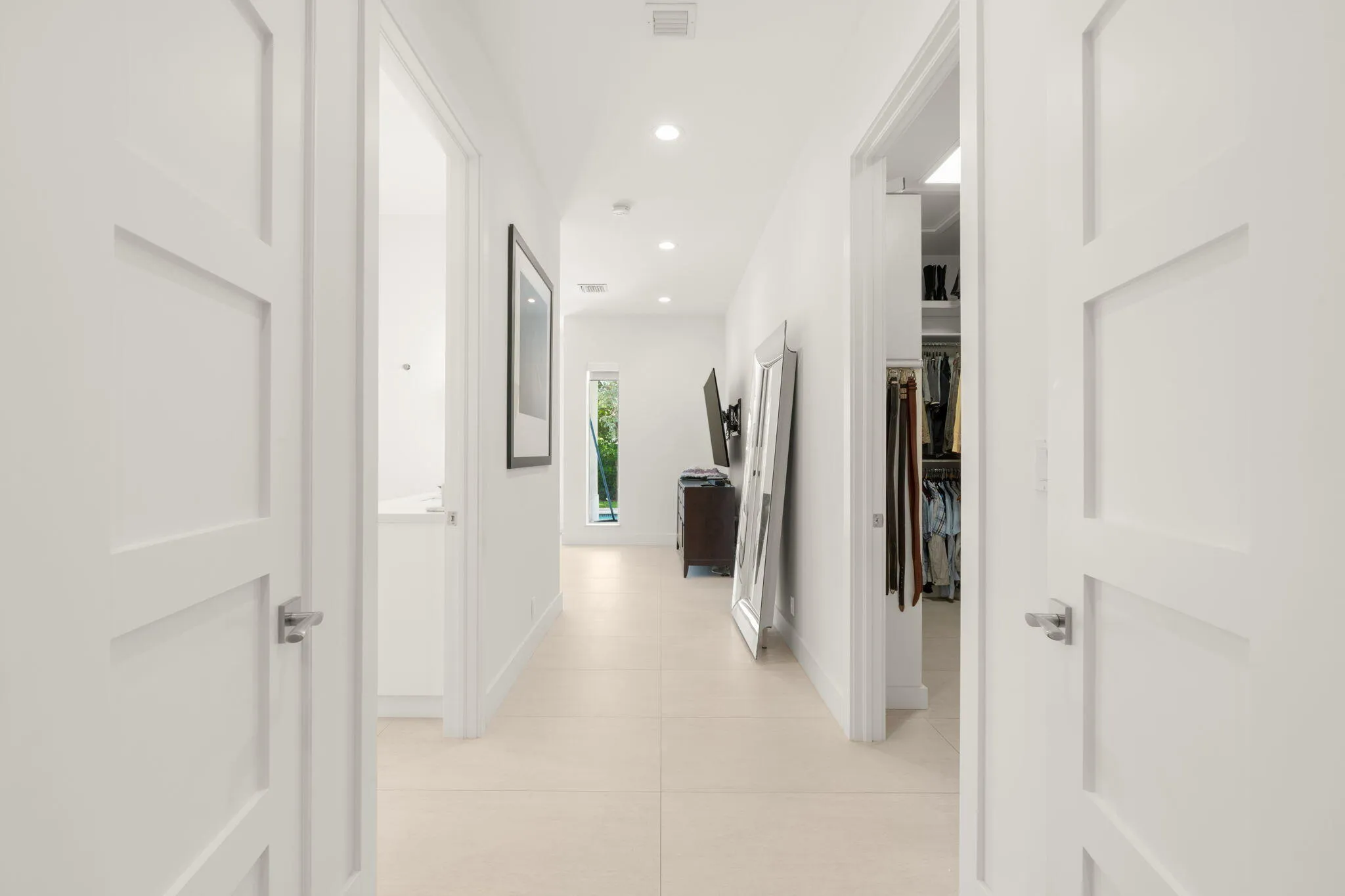 31-web-or-mls-2517 NE 13th St, Fort Laud