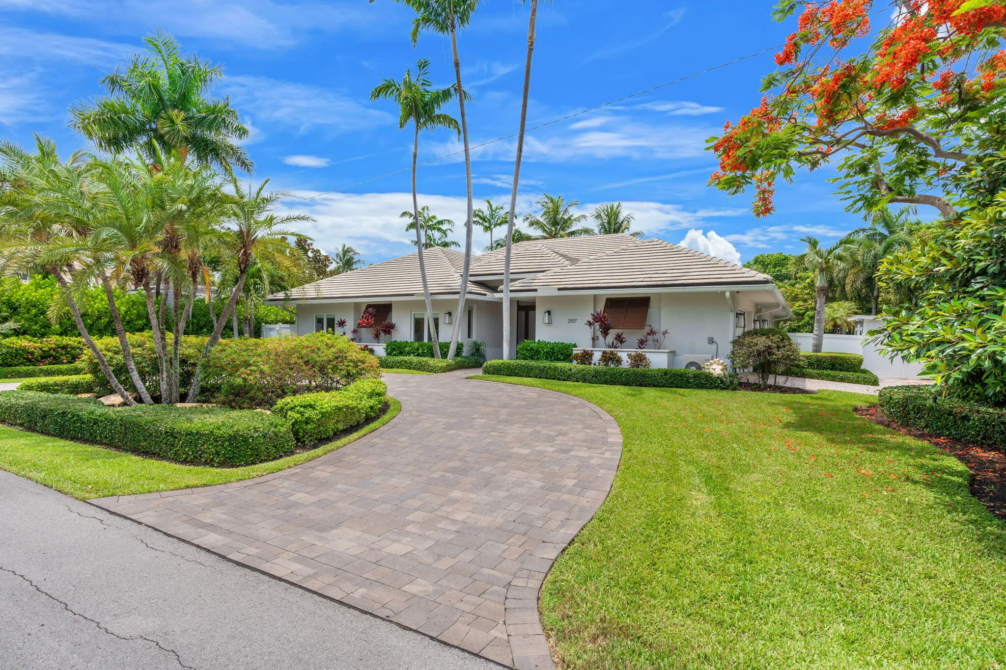 4-web-or-mls-2517 NE 13th St, Fort Laude
