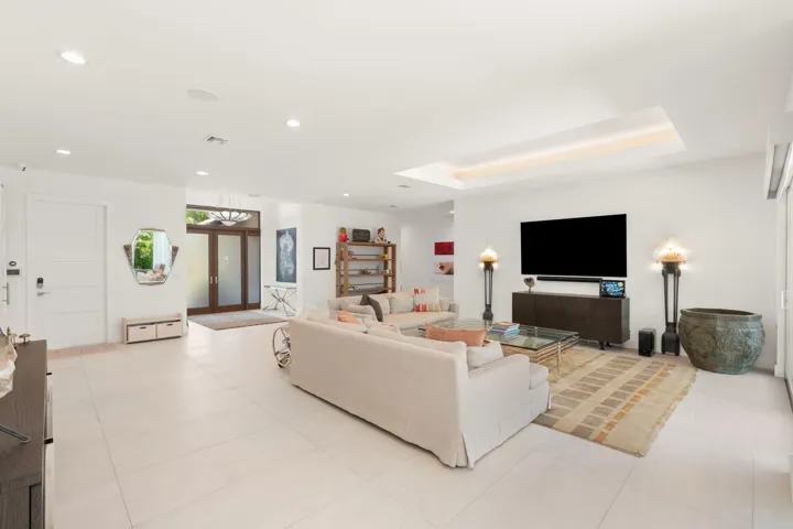19-web-or-mls-2517 NE 13th St, Fort Laud