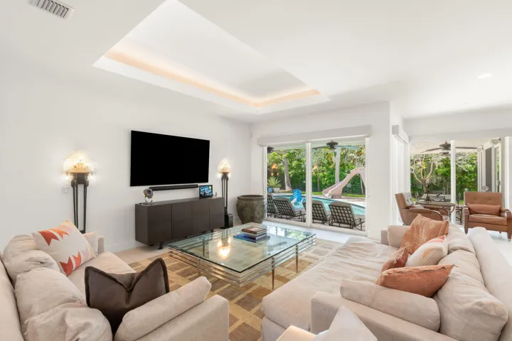 17-web-or-mls-2517 NE 13th St, Fort Laud