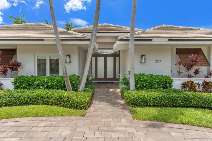 1-web-or-mls-2517 NE 13th St, Fort Laude