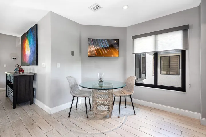 breakfast area in the kitchen