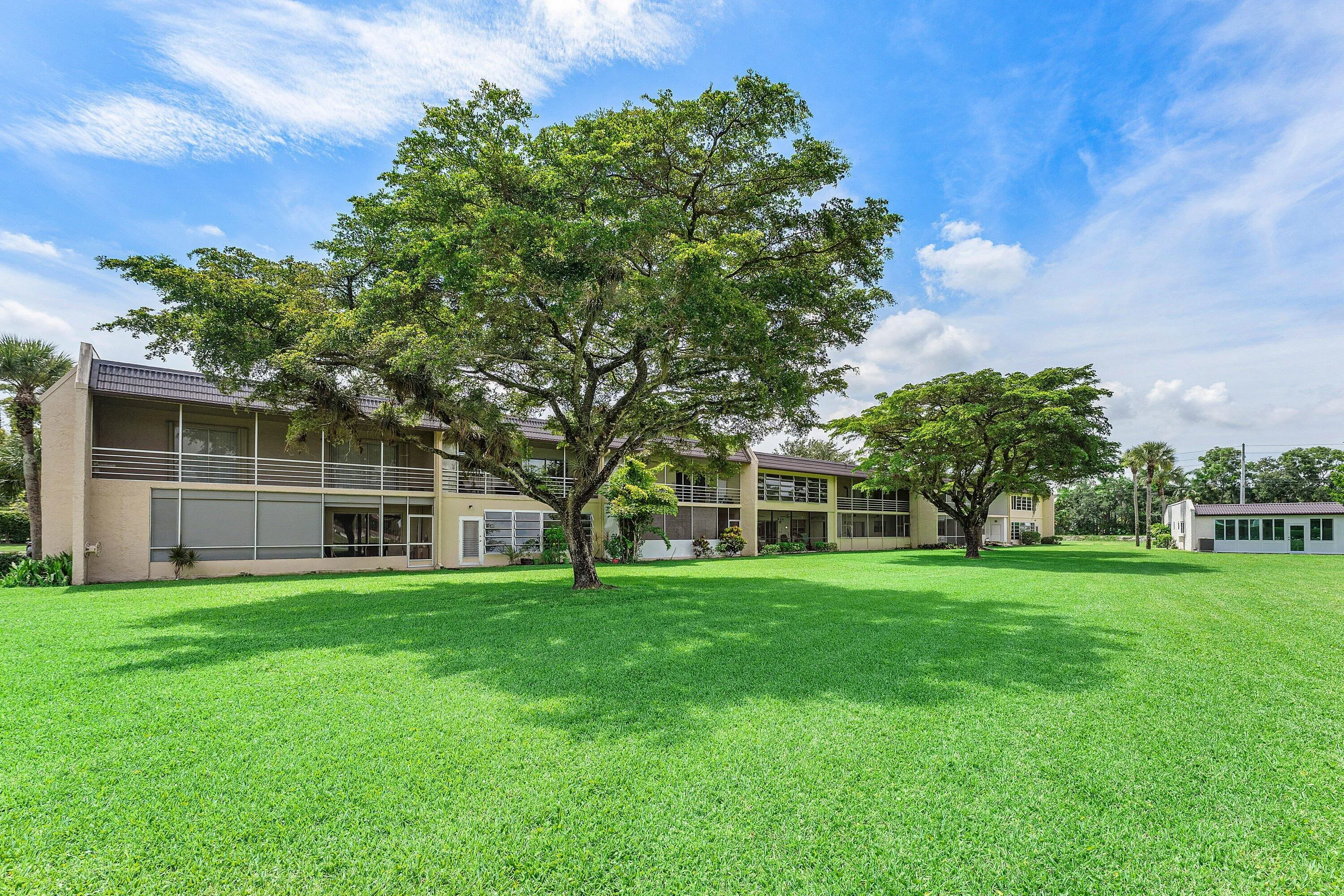 026-112LakeConstanceDrive-WestPalmBeach-