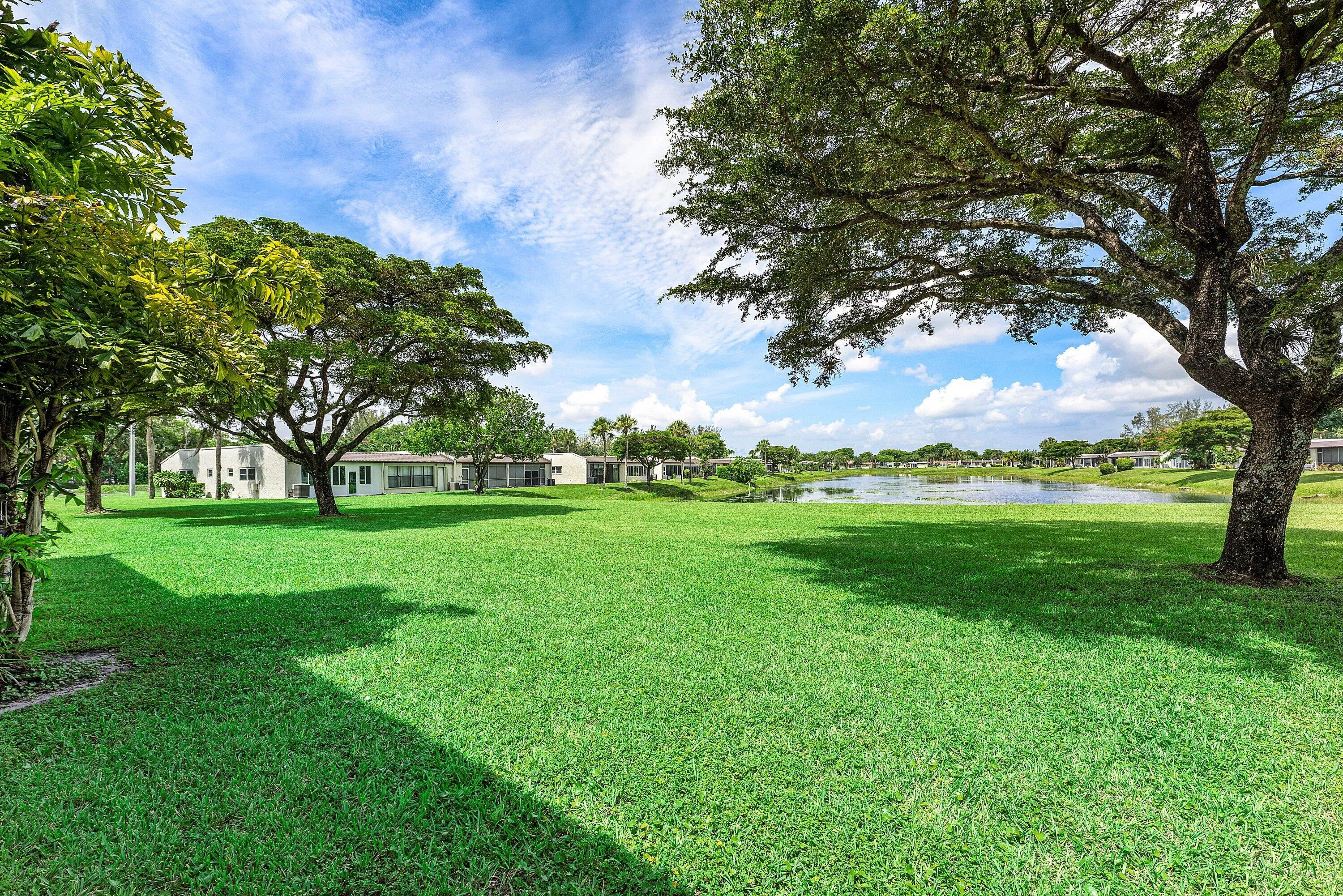 027-112LakeConstanceDrive-WestPalmBeach-
