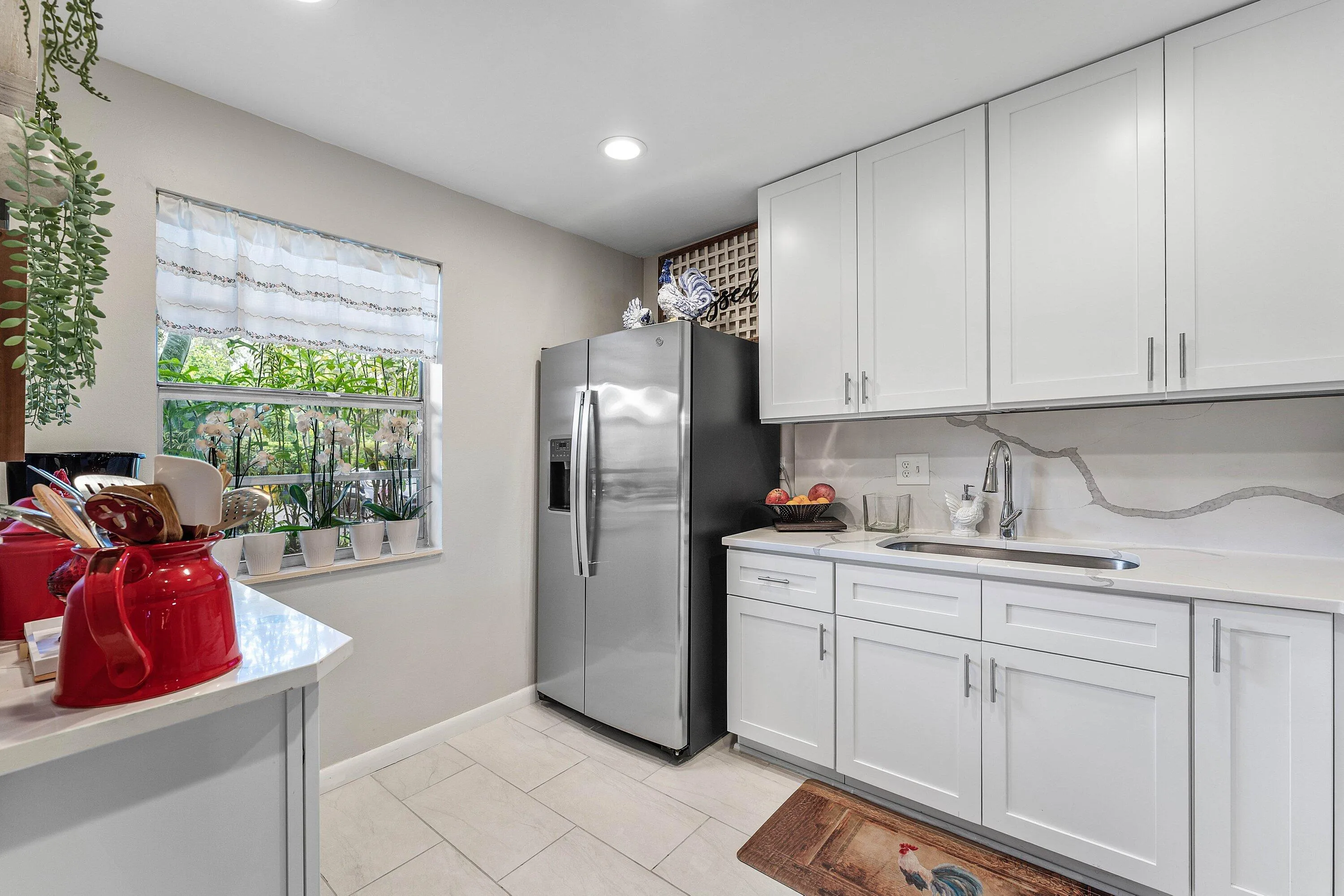 Gorgeous and bright kitchen wth appliances from 2023