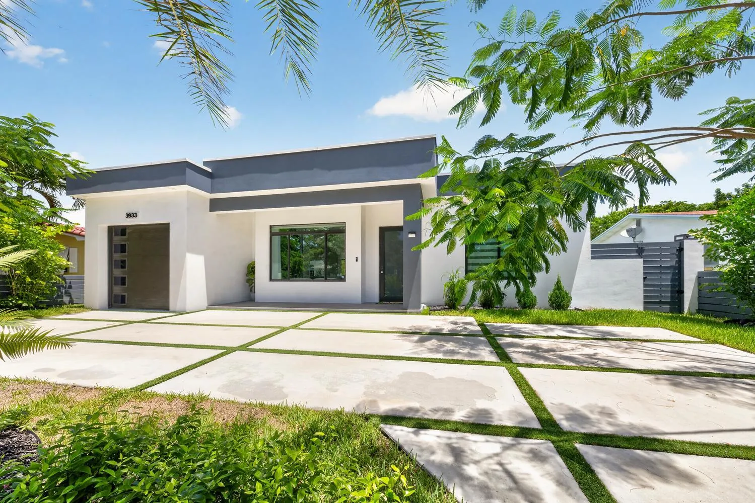 078-023-Front of Home-1500x1000