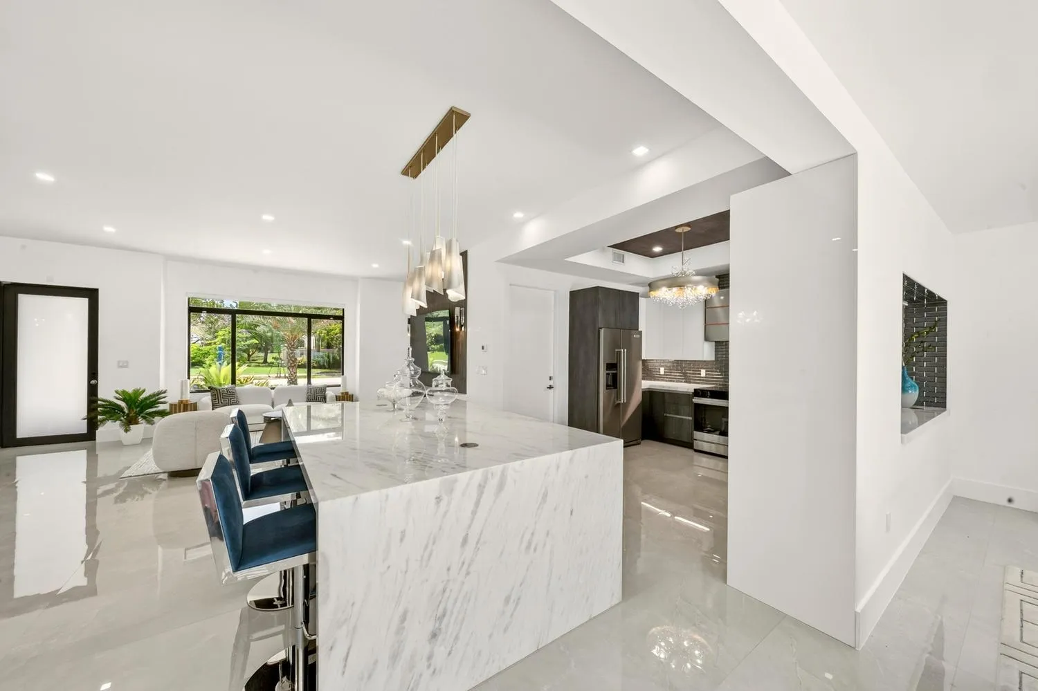 041-073-KitchenEating Area-1500x1000