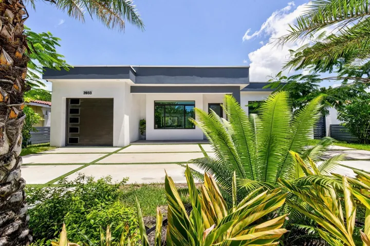 006-015-Exterior Front-1500x1000