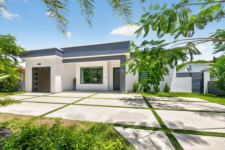 078-023-Front of Home-1500x1000