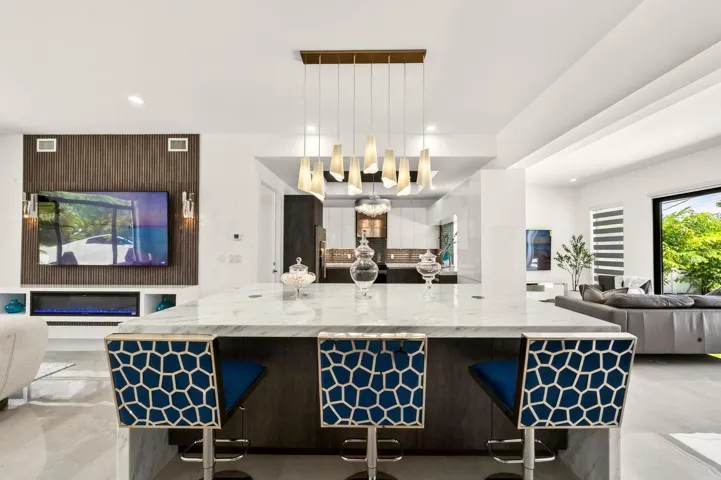 038-076-KitchenEating Area-1500x999