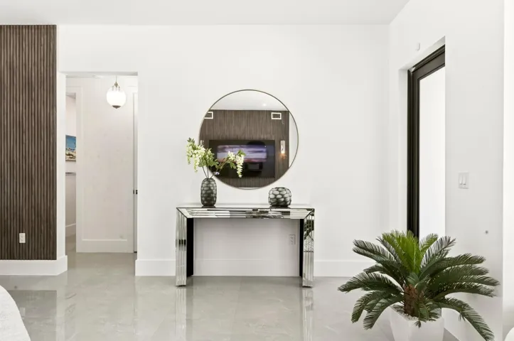 063-052-Foyer-1500x996