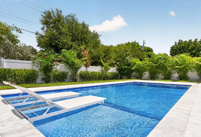 082-050-Pool-1465x1000