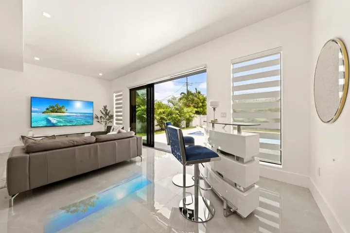 087-060-Family Room-1500x1000