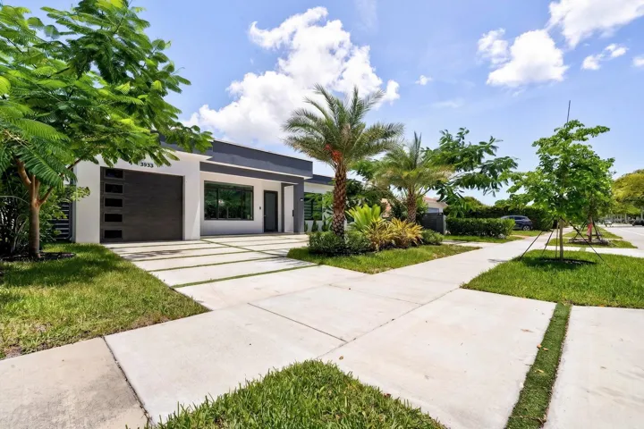 007-011-Front Yard-1500x1000