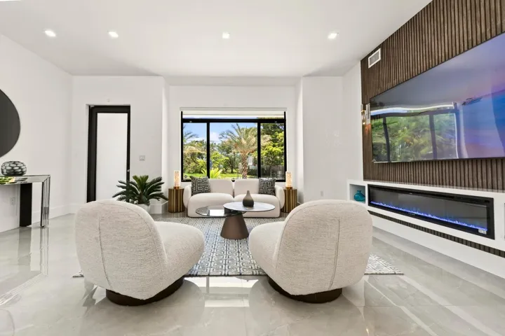 028-081-Living Room-1500x1000