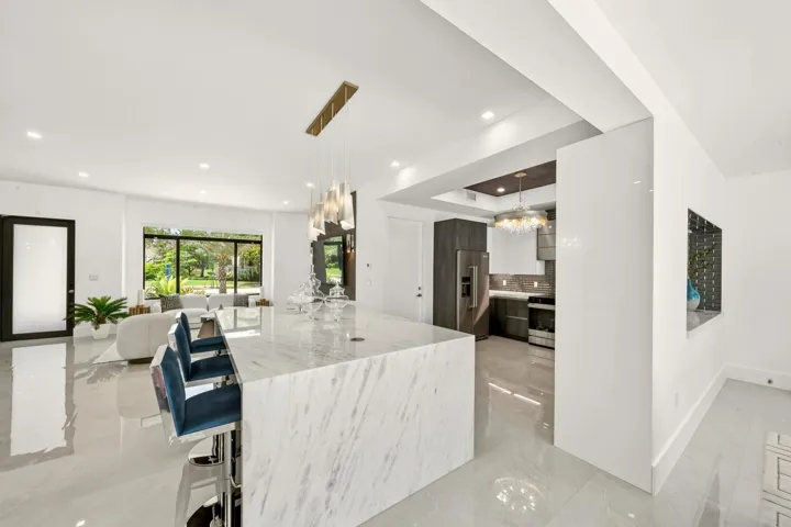 041-073-KitchenEating Area-1500x1000