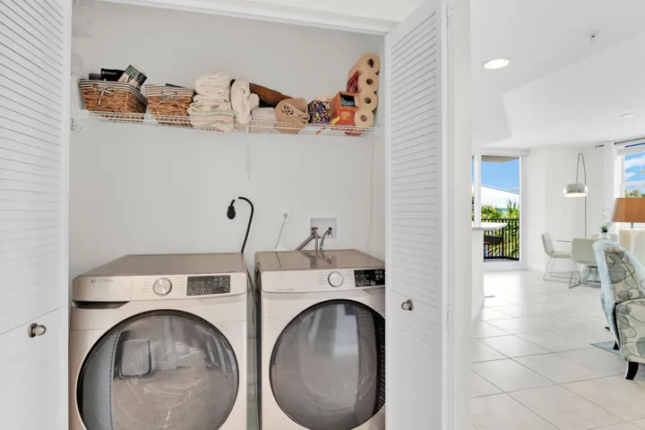 Washer/Dryer Closet