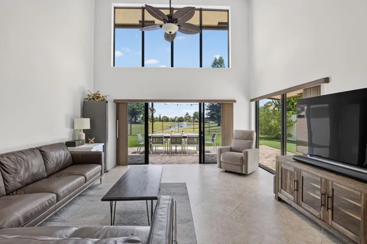 Living - 2833 SW 6 St., Delray Bch