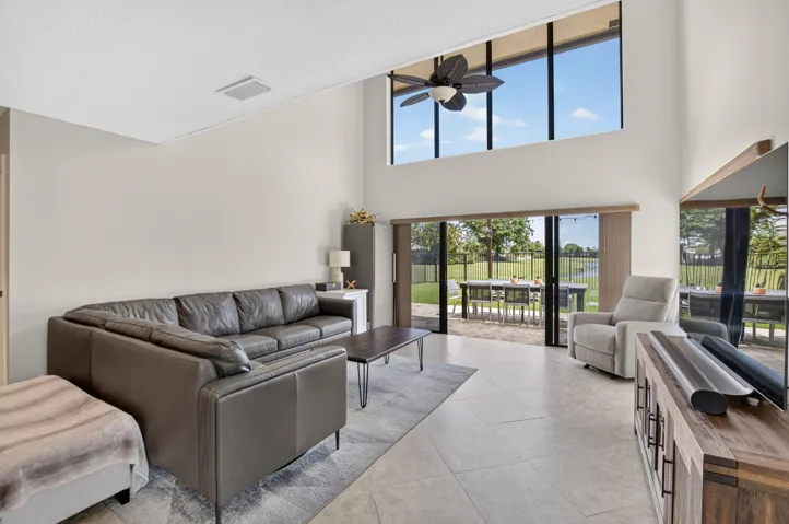Living - 2833 SW 6 St., Delray Bch