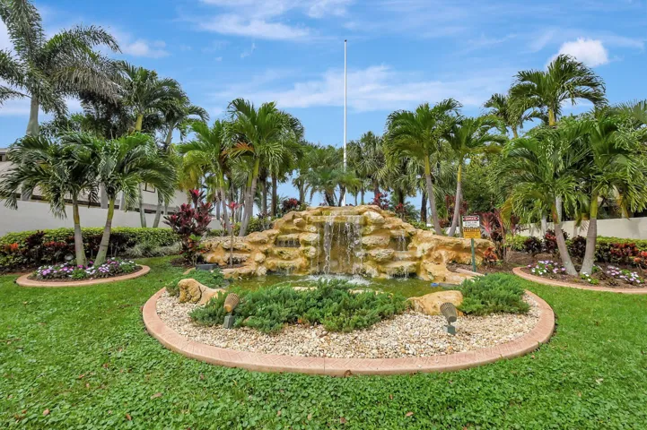 Woodlake Fountain