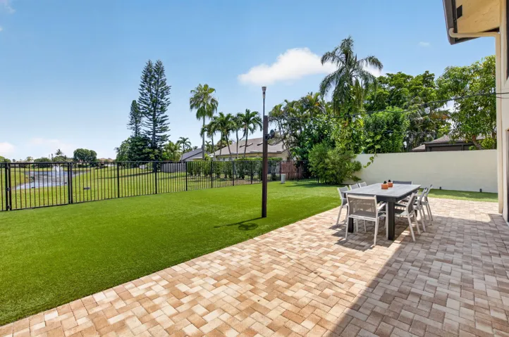 Yard - 2833 SW 6 St.