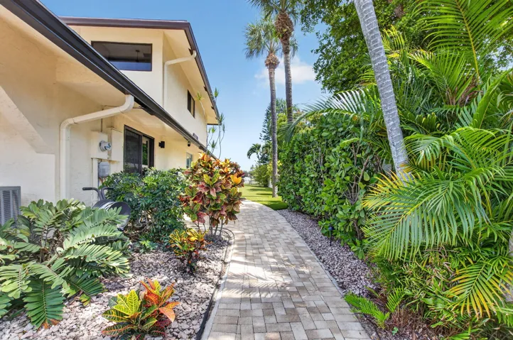 Walkway - 2833 SW 6 St., Delray Bch