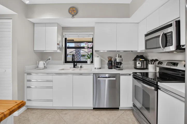 Kitchen - 2833 SW 6 St., Delray Bch
