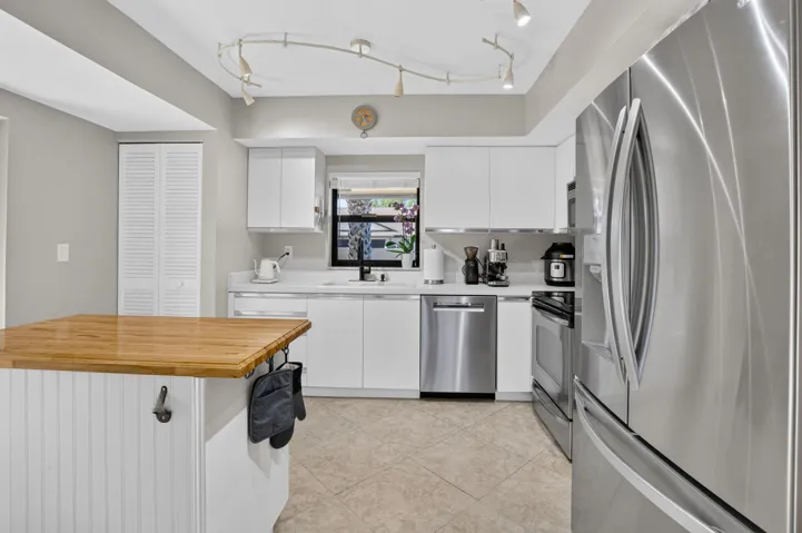 Kitchen - 2833 SW 6 St., Delray Bch