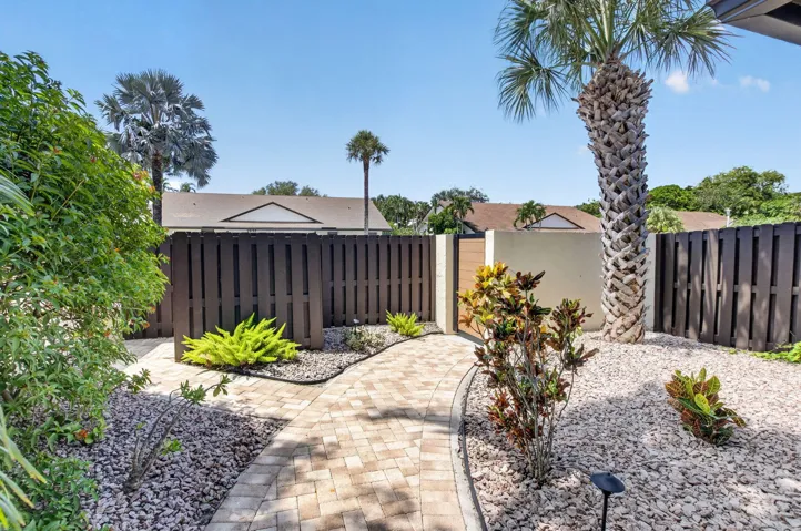 2833 SW 6 St., Delray Beach, FL