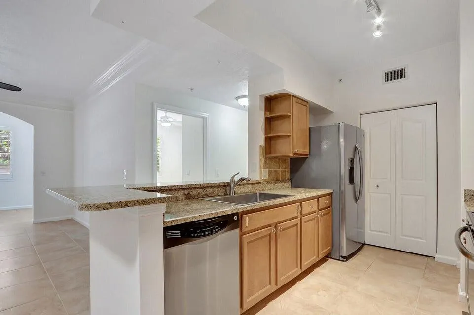 7101 KITCHEN 2